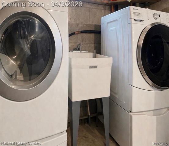 7010 Locklin Street, West Bloomfield, MI 48324