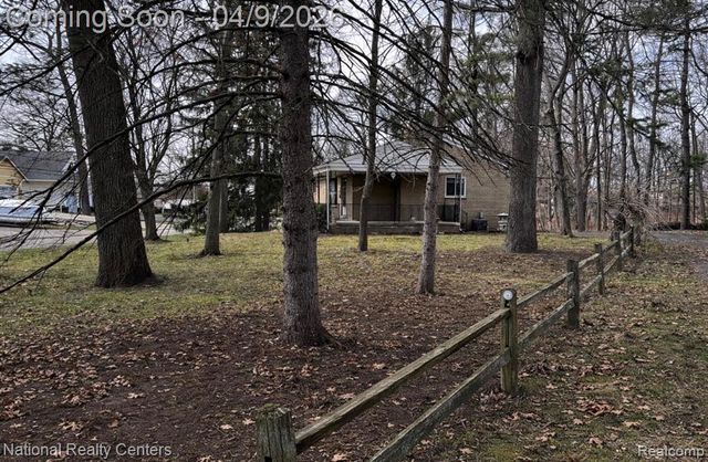 7010 Locklin Street, West Bloomfield, MI 48324