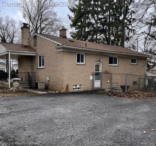 7010 Locklin Street, West Bloomfield, MI 48324