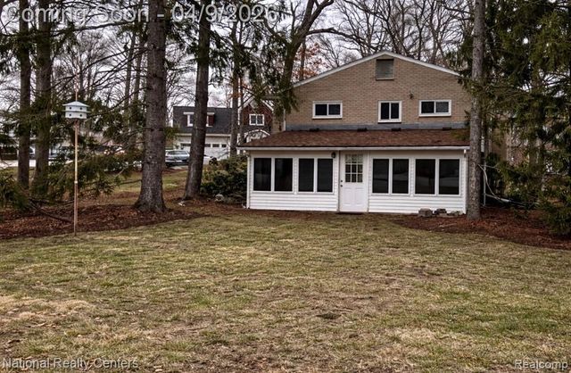 7010 Locklin Street, West Bloomfield, MI 48324