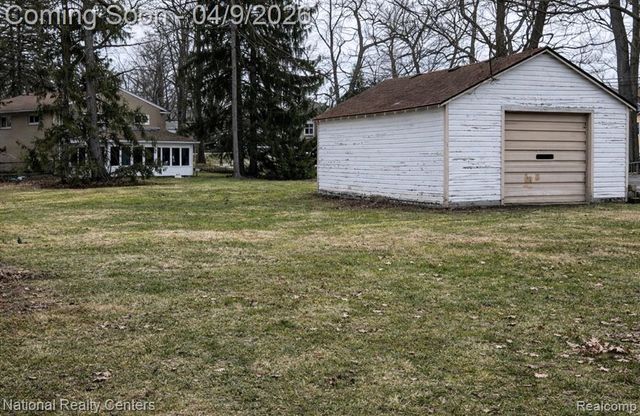 7010 Locklin Street, West Bloomfield, MI 48324