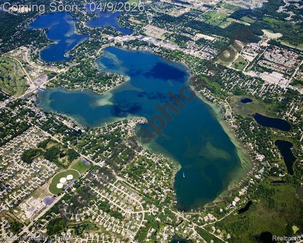 7010 Locklin Street, West Bloomfield, MI 48324