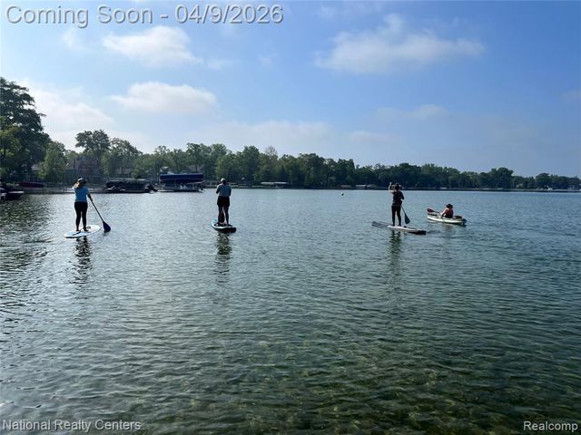 7010 Locklin Street, West Bloomfield, MI 48324