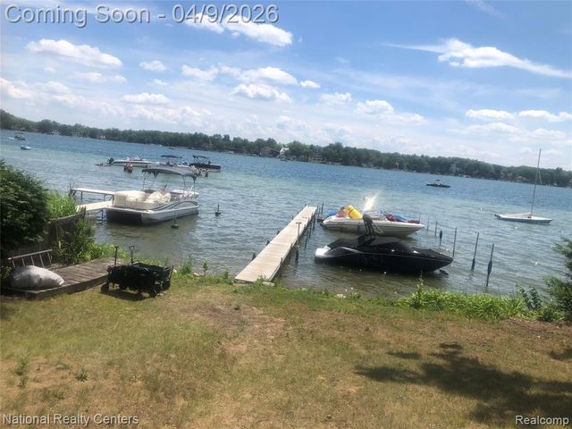 7010 Locklin Street, West Bloomfield, MI 48324