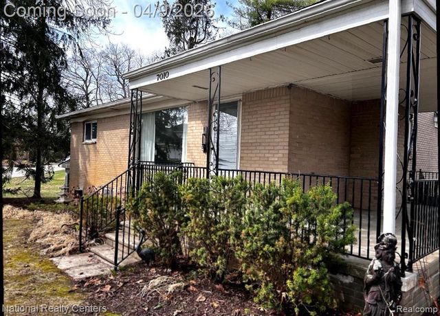7010 Locklin Street, West Bloomfield, MI 48324