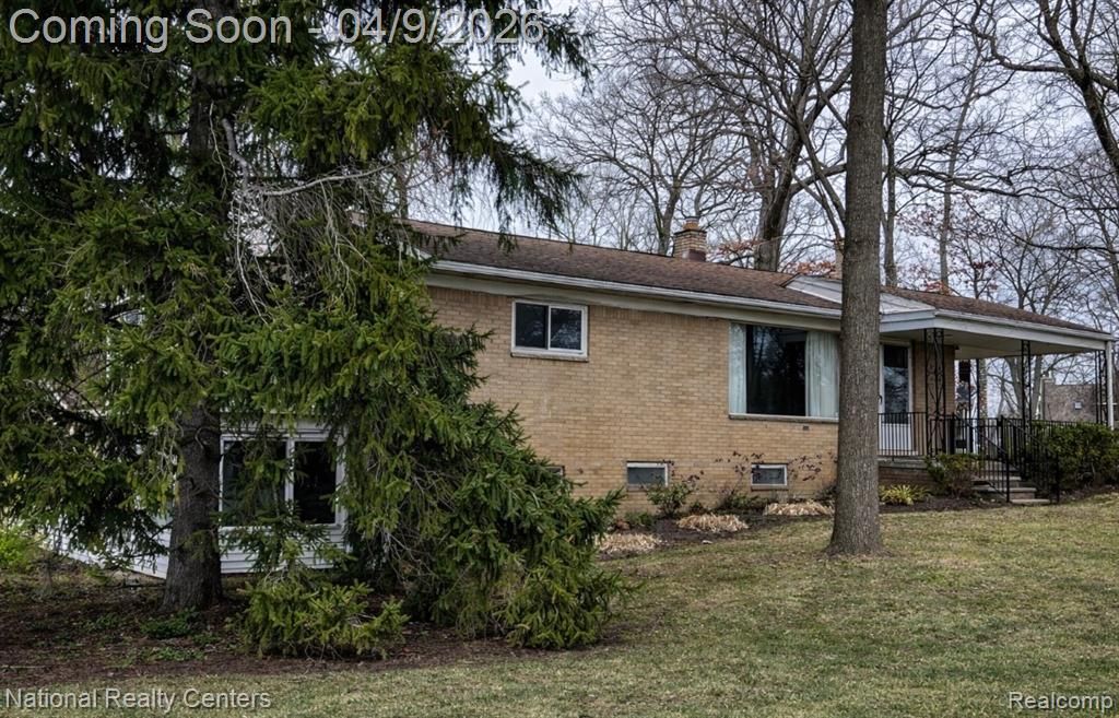 7010 Locklin Street, West Bloomfield, MI 48324