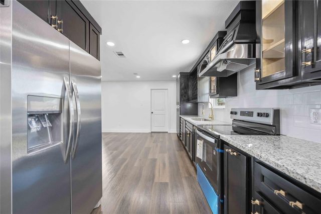 5446 Loch Lomond Drive, Houston, TX 77096
