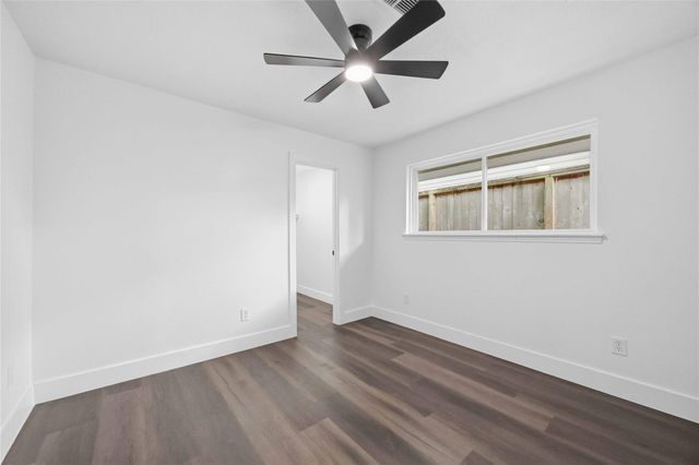 5446 Loch Lomond Drive, Houston, TX 77096