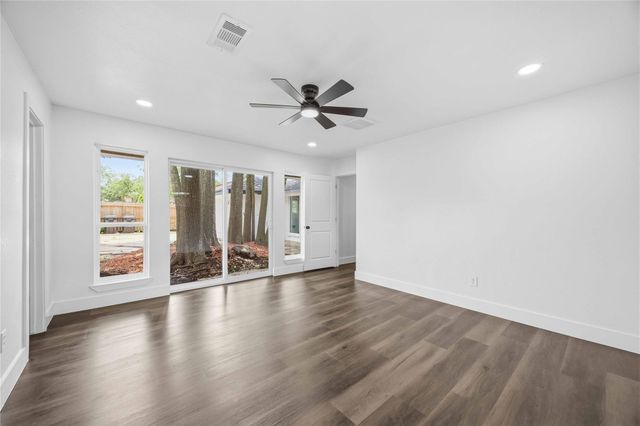 5446 Loch Lomond Drive, Houston, TX 77096