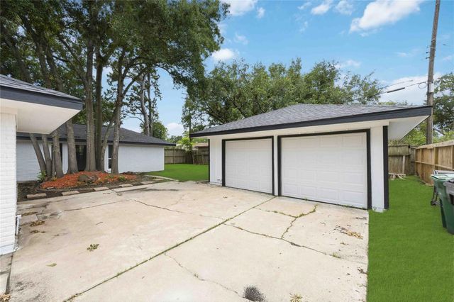 5446 Loch Lomond Drive, Houston, TX 77096