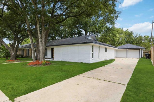 5446 Loch Lomond Drive, Houston, TX 77096
