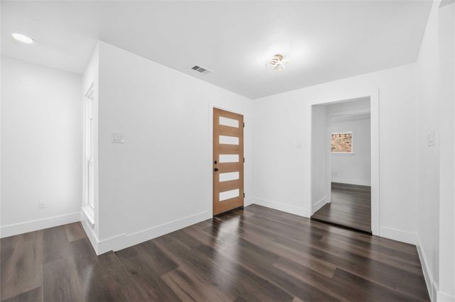 5446 Loch Lomond Drive, Houston, TX 77096