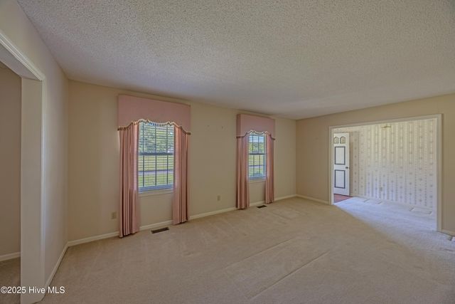 608 E Stanford Street, Beulaville, NC 28518