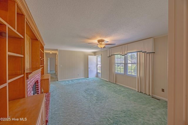 608 E Stanford Street, Beulaville, NC 28518