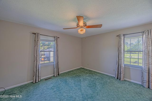 608 E Stanford Street, Beulaville, NC 28518