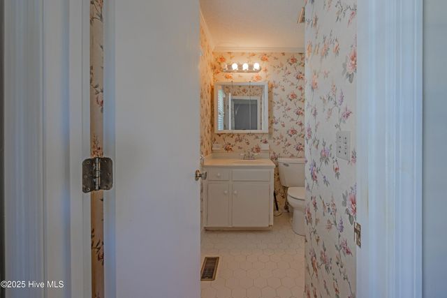 608 E Stanford Street, Beulaville, NC 28518