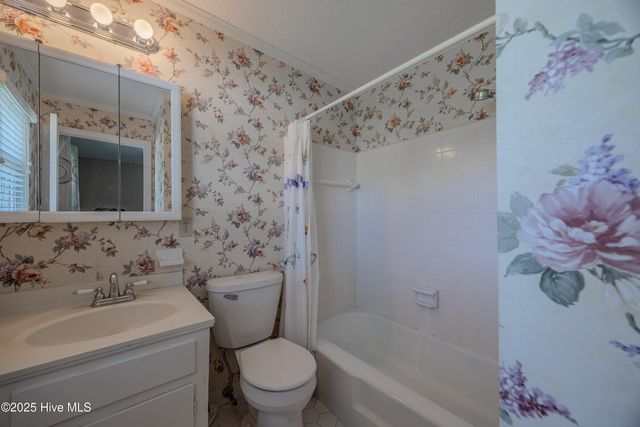 608 E Stanford Street, Beulaville, NC 28518