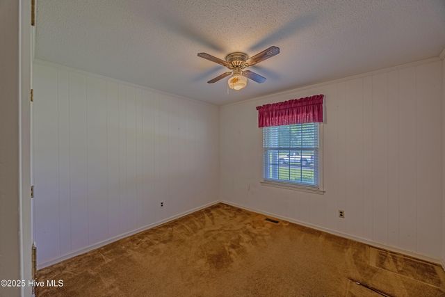 608 E Stanford Street, Beulaville, NC 28518