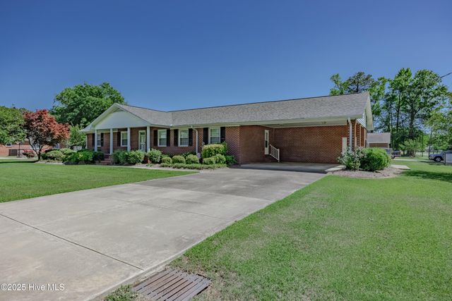 608 E Stanford Street, Beulaville, NC 28518