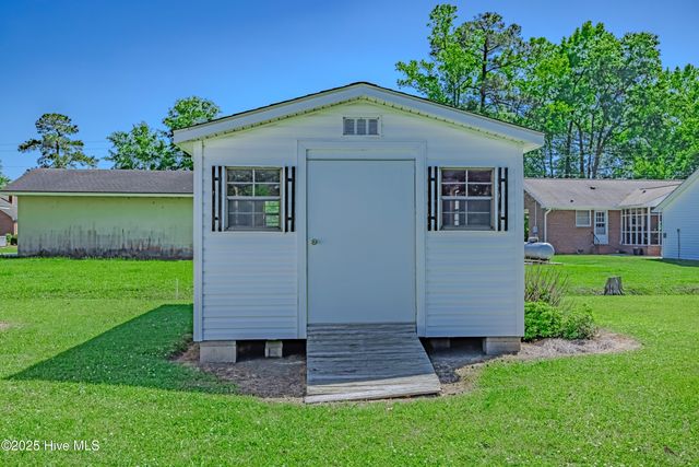 608 E Stanford Street, Beulaville, NC 28518