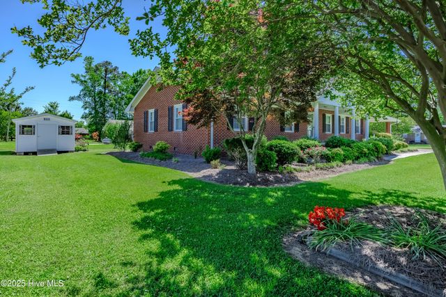 608 E Stanford Street, Beulaville, NC 28518