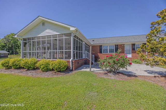 608 E Stanford Street, Beulaville, NC 28518