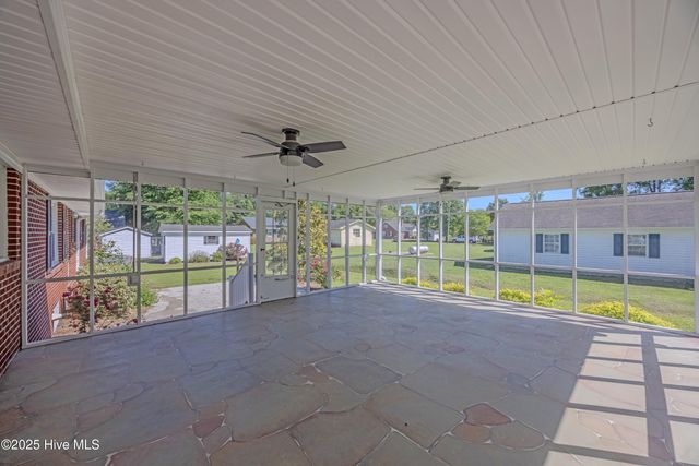 608 E Stanford Street, Beulaville, NC 28518