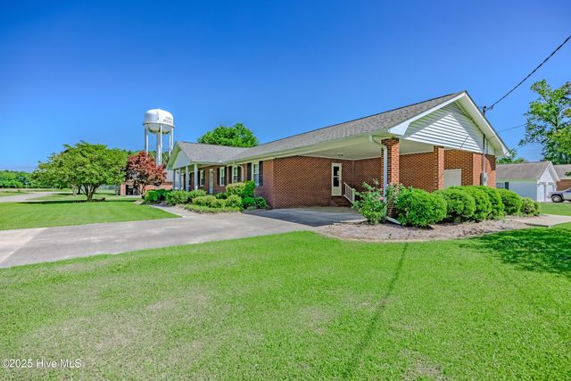 608 E Stanford Street, Beulaville, NC 28518
