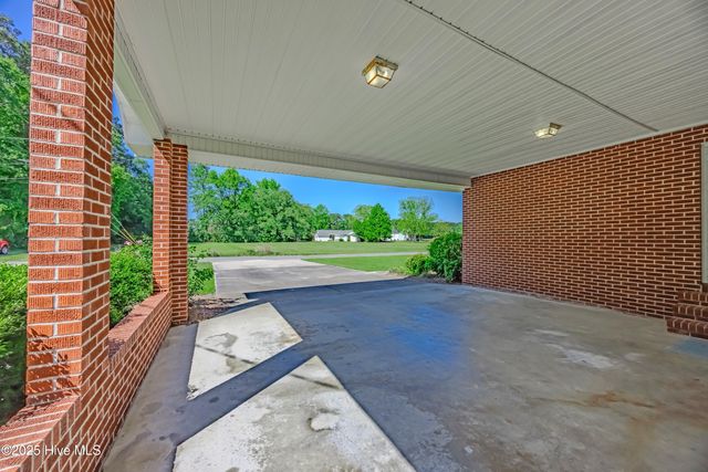 608 E Stanford Street, Beulaville, NC 28518