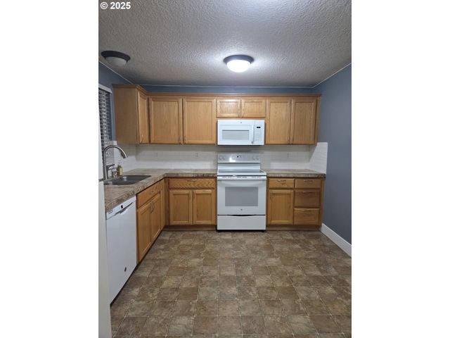 601 W 1ST St, Newberg, OR 97132