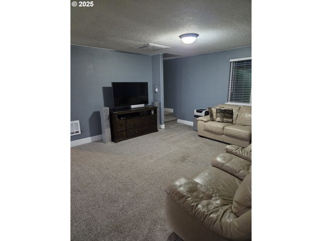 601 W 1ST St, Newberg, OR 97132