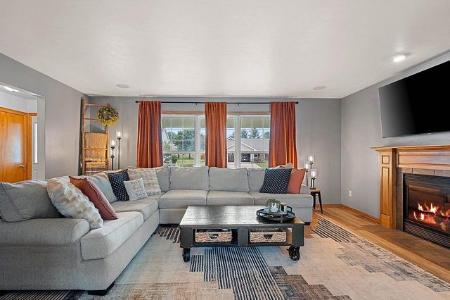 2088 W HIGGINS, De Pere, WI 54115