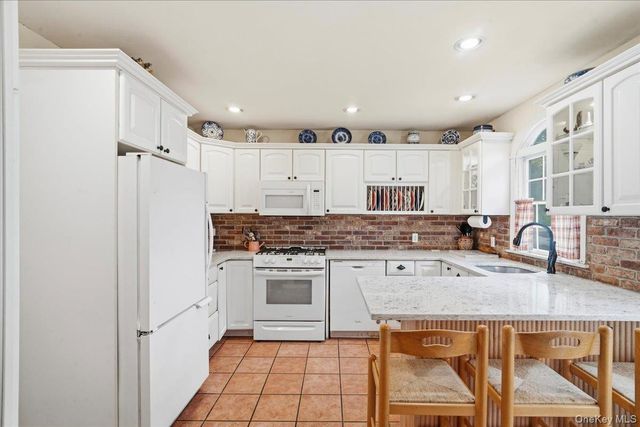 2154 Marion Avenue, Merrick, NY 11566