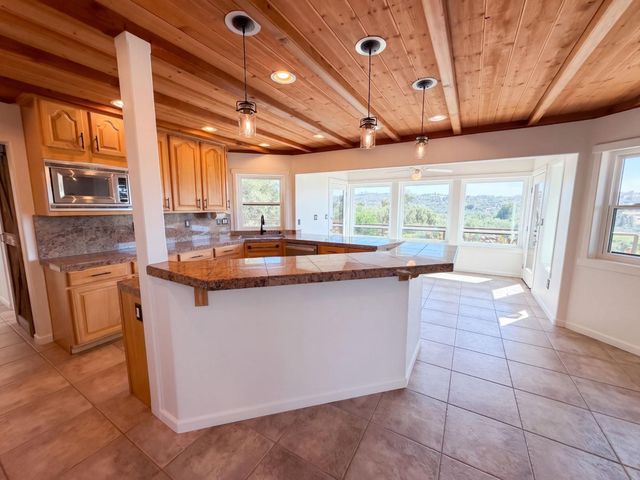 8384 Woodman Ln, Newcastle, CA 95658