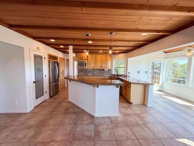 8384 Woodman Ln, Newcastle, CA 95658