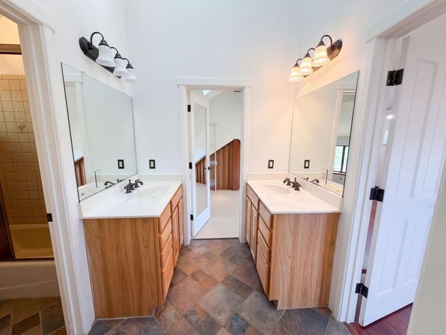 8384 Woodman Ln, Newcastle, CA 95658