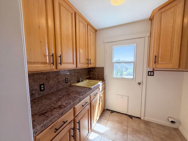 8384 Woodman Ln, Newcastle, CA 95658