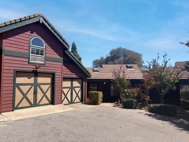 8384 Woodman Ln, Newcastle, CA 95658