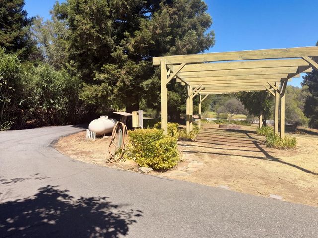 8384 Woodman Ln, Newcastle, CA 95658