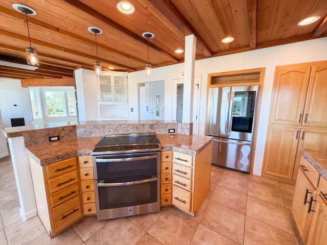 8384 Woodman Ln, Newcastle, CA 95658