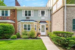 11 Glen Hollow Drive D7, Holtsville, NY 11742