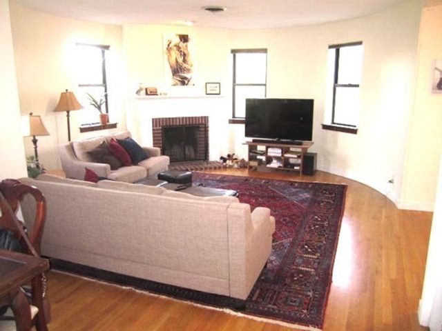 100 Riverway 5, Boston, MA 02215