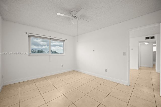 9915 W Okeechobee Rd 2-403, Hialeah Gardens, FL 33016