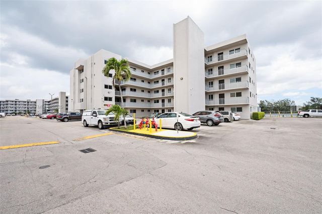 9915 W Okeechobee Rd 2-403, Hialeah Gardens, FL 33016