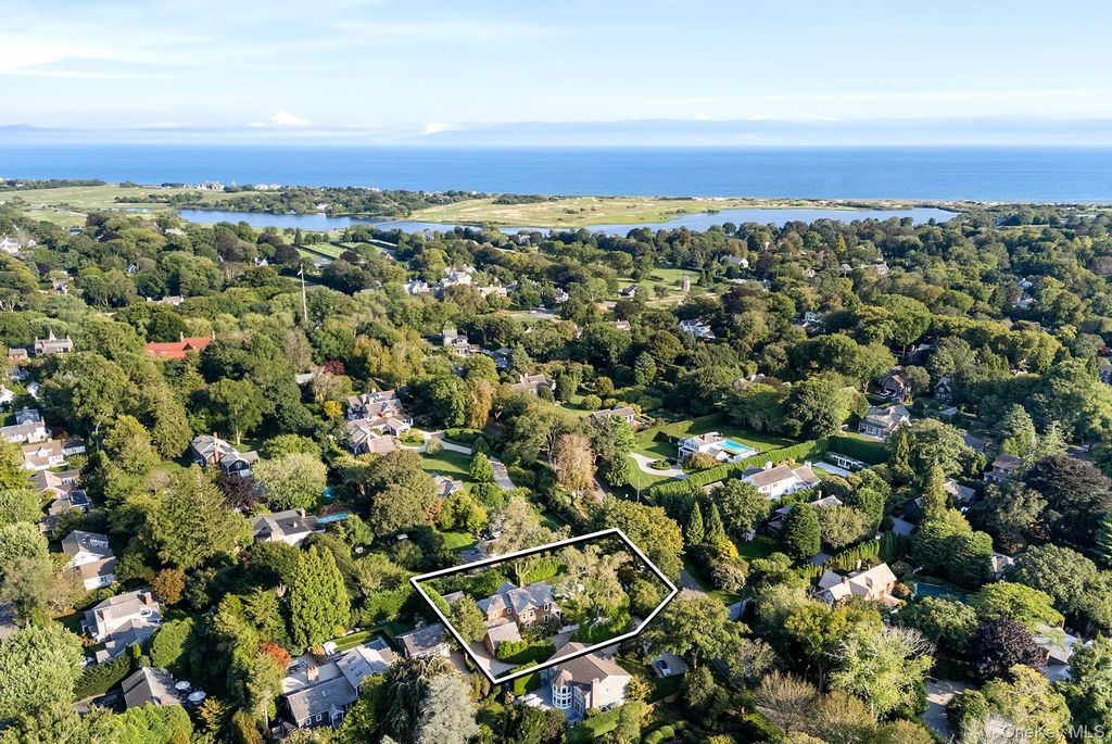 44 Buell Lane, East Hampton, NY 11937