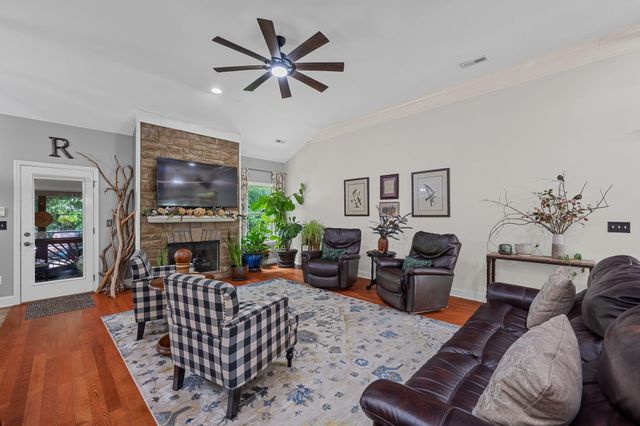8879 Mckenzie Farm Drive, Ooltewah, TN 37363