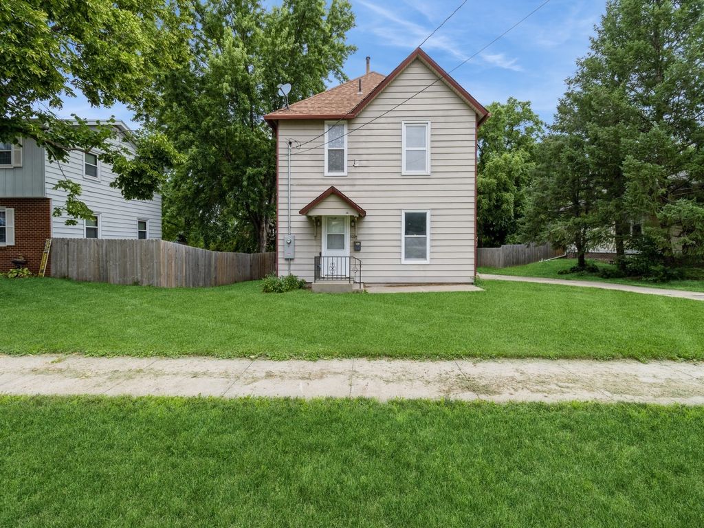 700 W Boston Avenue, Indianola, IA 50125