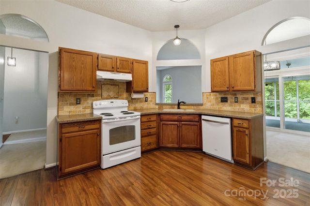 2303 Valleyview Drive, Charlotte, NC 28215