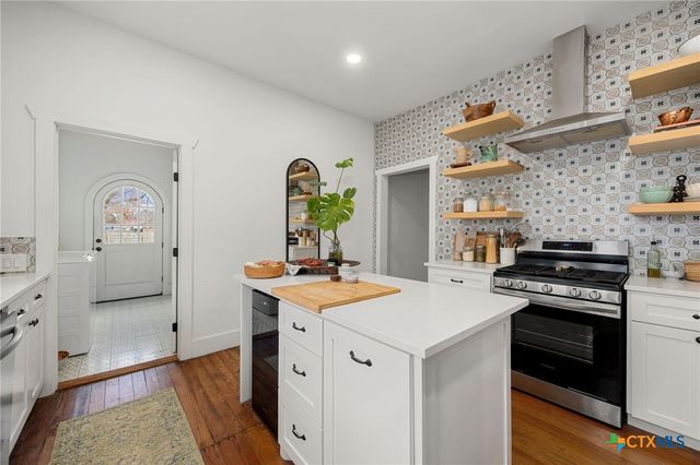 218 S Rio Grande Street, Lockhart, TX 78644