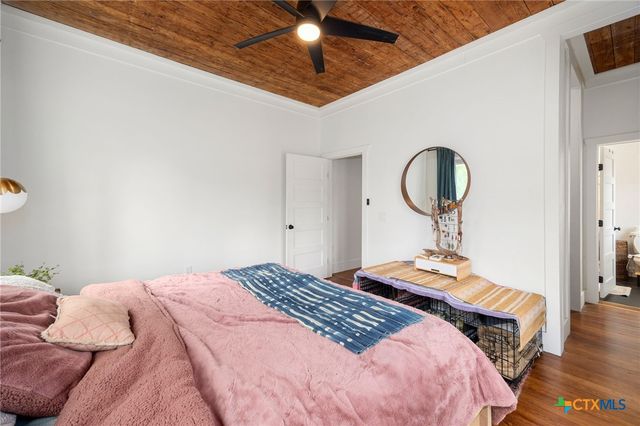 218 S Rio Grande Street, Lockhart, TX 78644